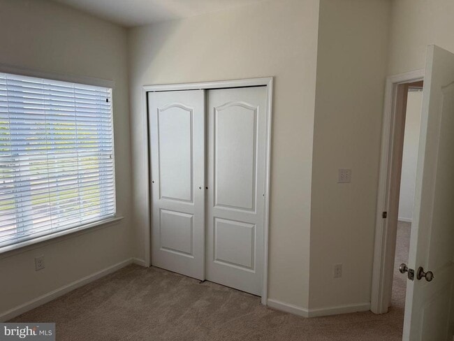 Building Photo - 280 N Bayberry Pkwy