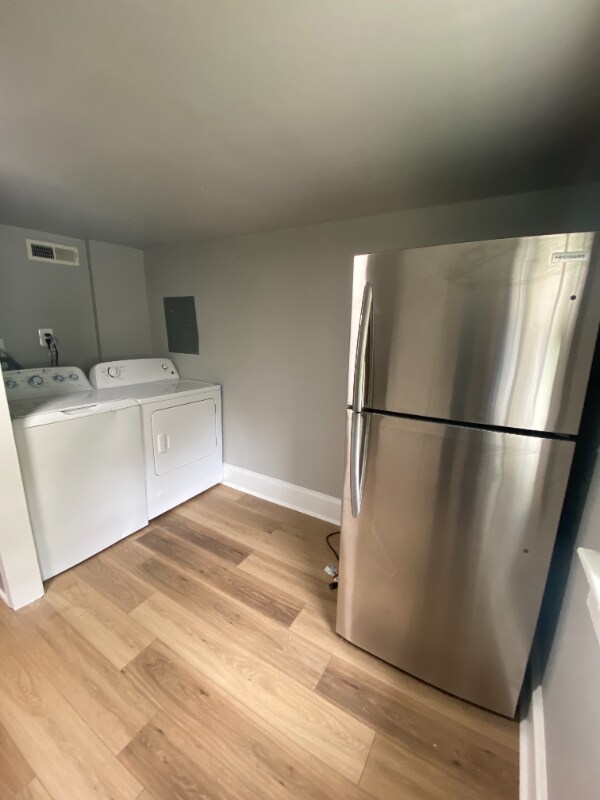 Building Photo - 3011 Glenmore Ave