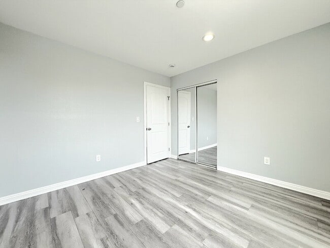 Building Photo - 322 E 55th St