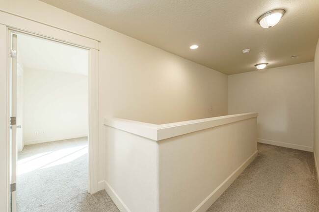 Building Photo - $1000 OFF MOVE IN SPECIAL - 4 Bedroom 2.5 ...