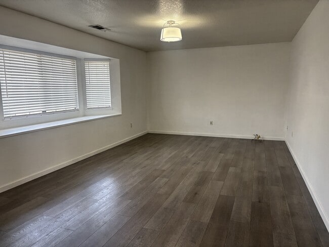 Building Photo - 5208 Maximillian Dr