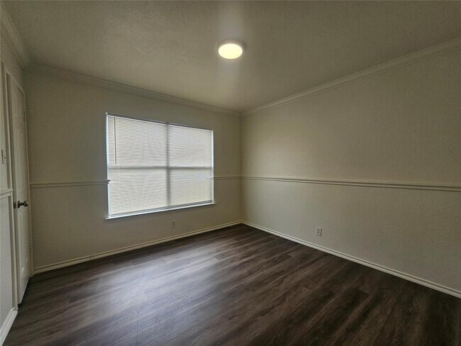 Building Photo - 2810 Adelen Ln