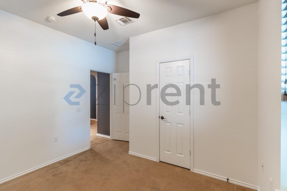 Building Photo - Unit