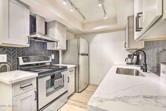 Building Photo - 726 S Nebraska St