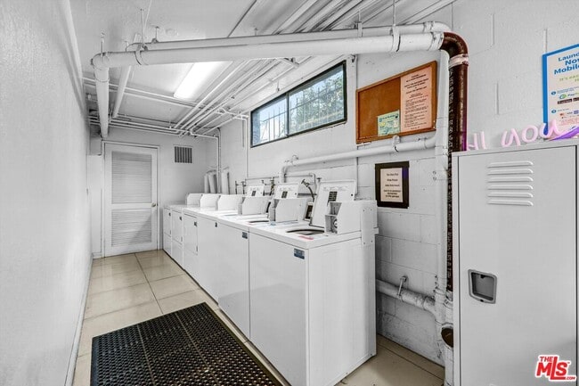 Building Photo - 1355 N Sierra Bonita Ave