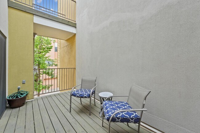 Building Photo - 1610 Hadley St