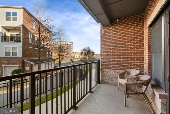 Building Photo - 9521 Bastille St