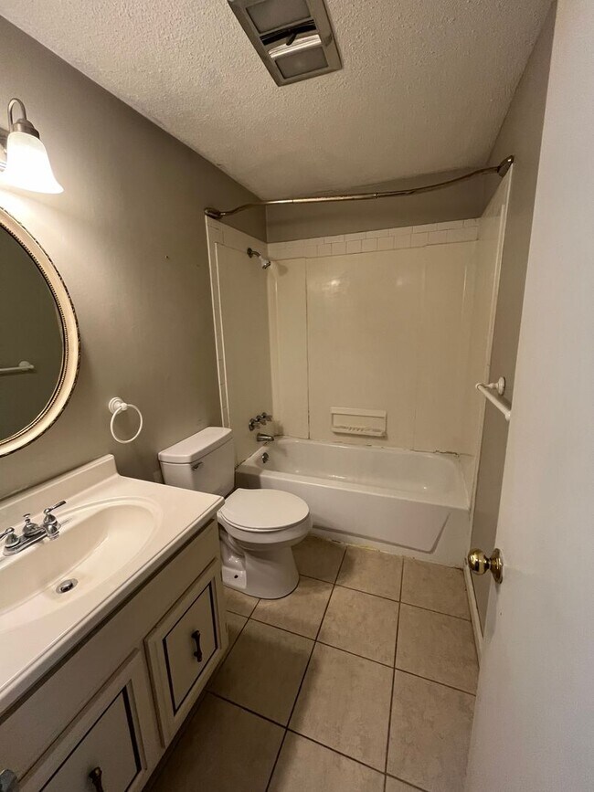 Building Photo - 1801-1803 N Forest Ave