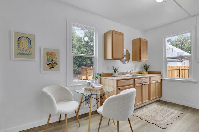 Building Photo - Lovely 1-Bedroom Unit in the heart of Spokane