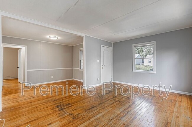 Building Photo - 1109 NE 44th St