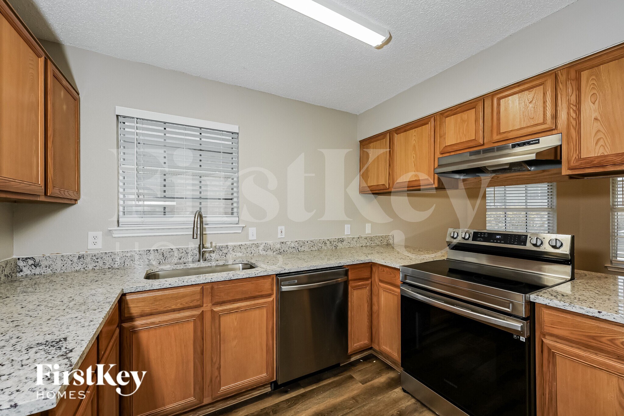 Building Photo - 609 Hollyberry Dr