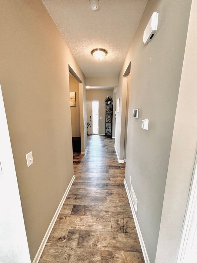 Building Photo - Solar Home!  Beautiful 4bed/3bath Single Family Home in Shakopee