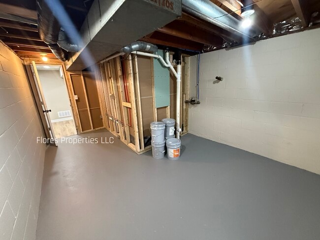 Building Photo - 1136 Pauline Ave