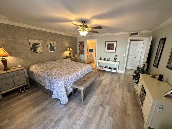 Building Photo - 567 Lakeside Dr