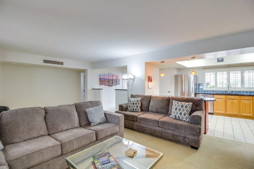 Building Photo - 5026 N Crestridge Dr