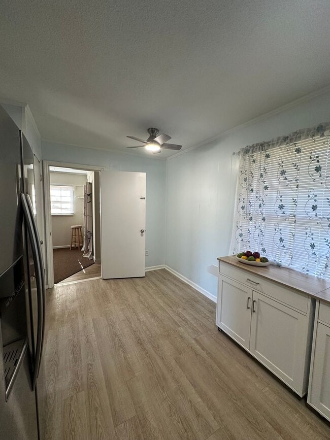 Building Photo - 3 bedroom home near Wire Park