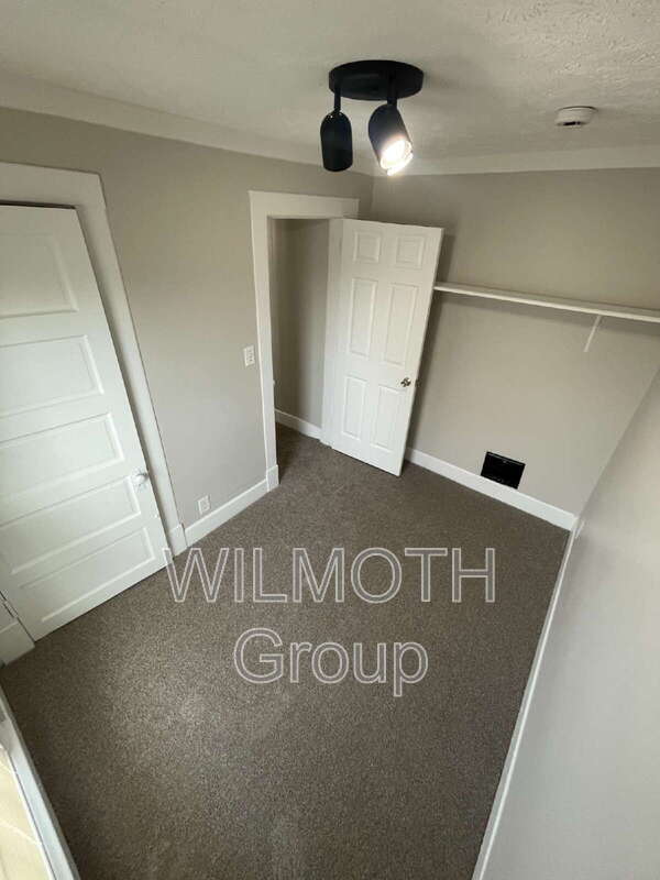 Building Photo - 324 N Linwood Ave