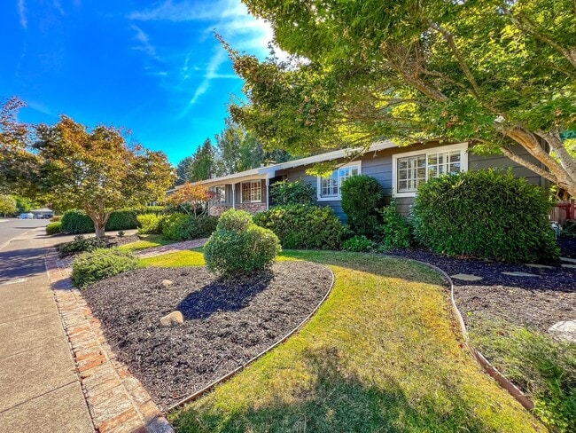 Building Photo - Beautifully Updated Three Bedroom Browns Valley Home