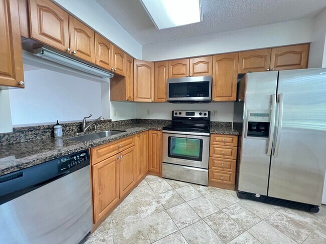 Building Photo - 7320 Amberly Ln