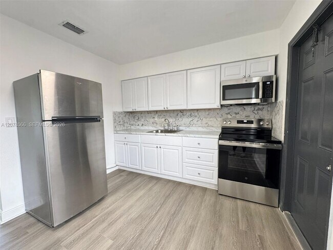 Building Photo - 9355 SW 39th St