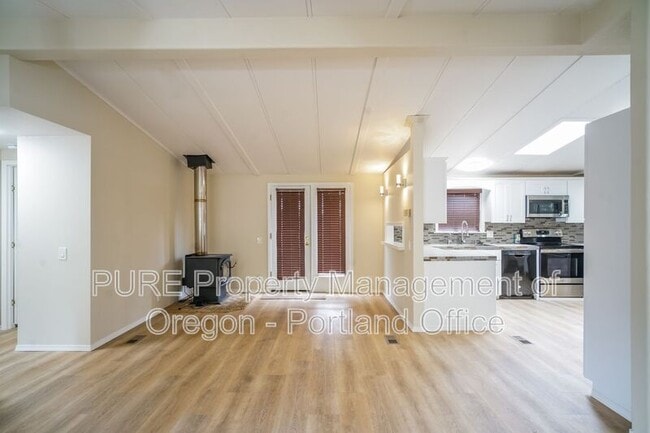 Building Photo - 14235 SW Meeker Terrace