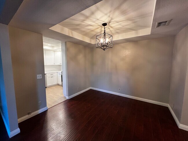 Building Photo - 2 Bedroom 3 Bath Condo for Rent in an Excellent Area of Fullerton