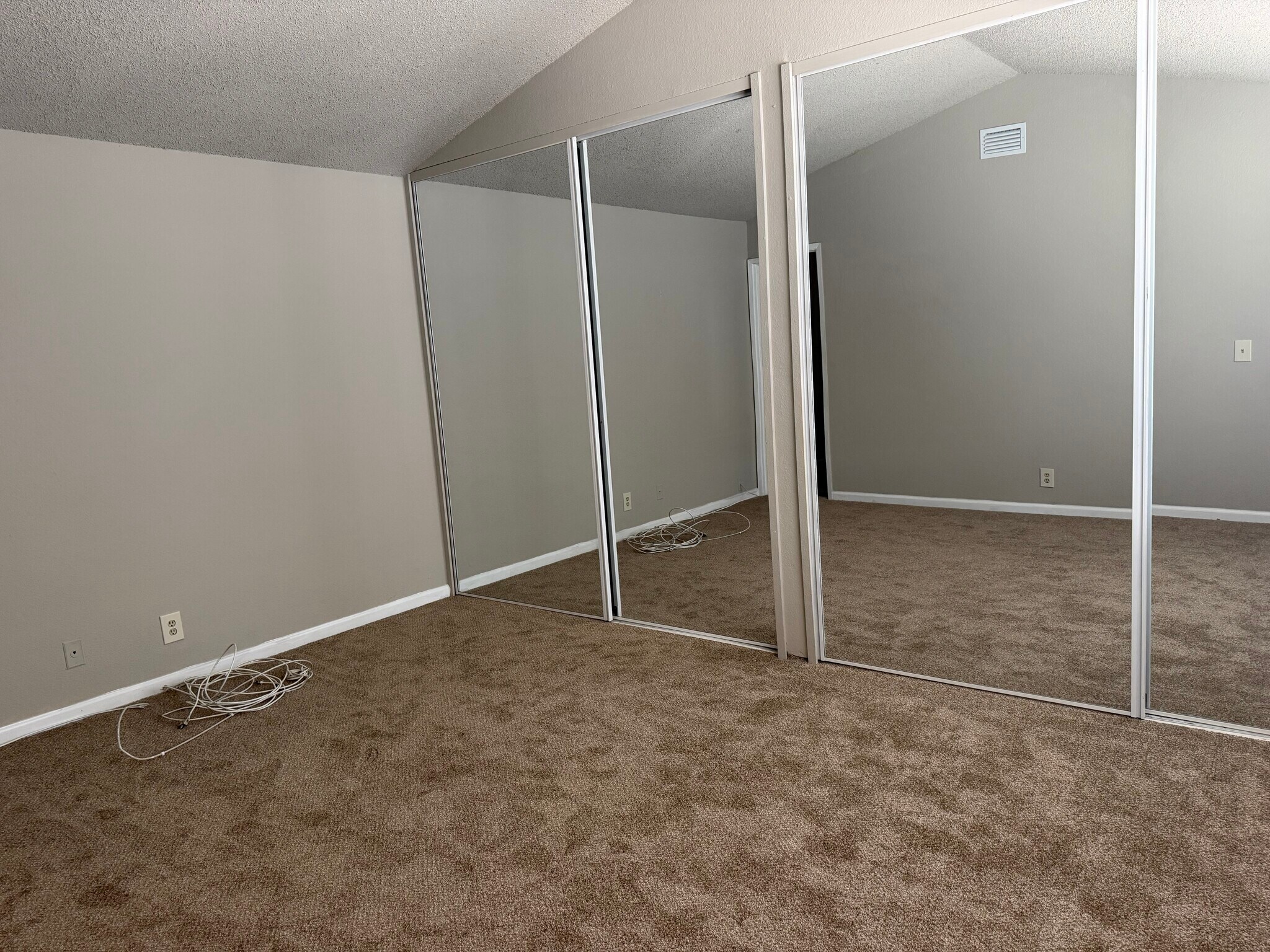 Building Photo - 807 Emperor Dr