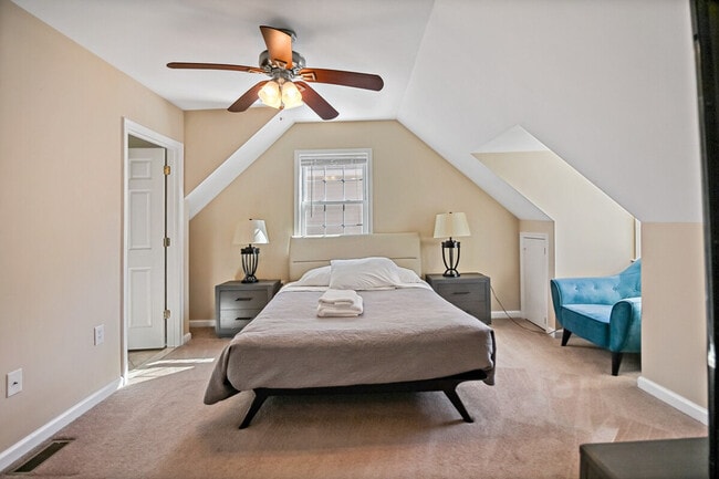 Building Photo - 300 Lawton St