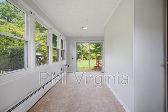 Building Photo - 400 Kemp Ln
