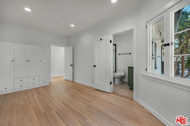 Building Photo - 629 N Rexford Dr