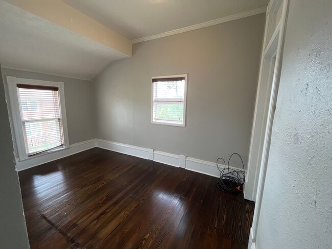 Building Photo - Large House Midtown