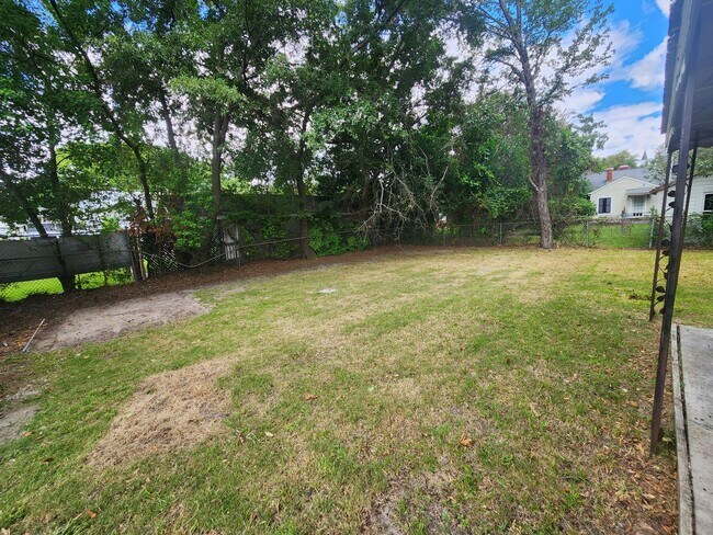 Building Photo - 3 Bedroom 2 Bath with Carport and Fenced Yard in Midtown Columbus