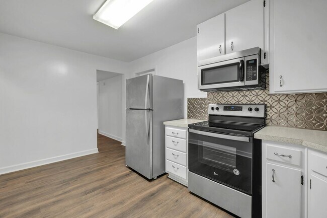 Building Photo - 242 S Lipona Rd