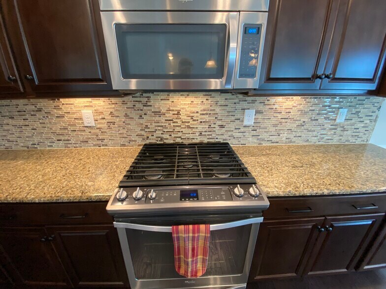 Gas range and microwave - 2076 Waverly Ct