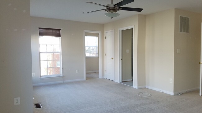 Building Photo - 3 Level *END UNIT* townhouse in Frederick ...