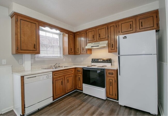 Building Photo - 812 Golf View Pl