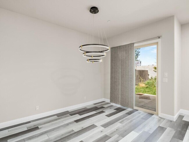 Building Photo - Beautifully Updated 4 Bedroom, 2.5 Bath in North Fresno