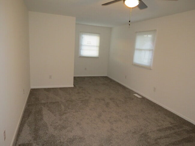 Building Photo - 1680 Hillcrest Ave