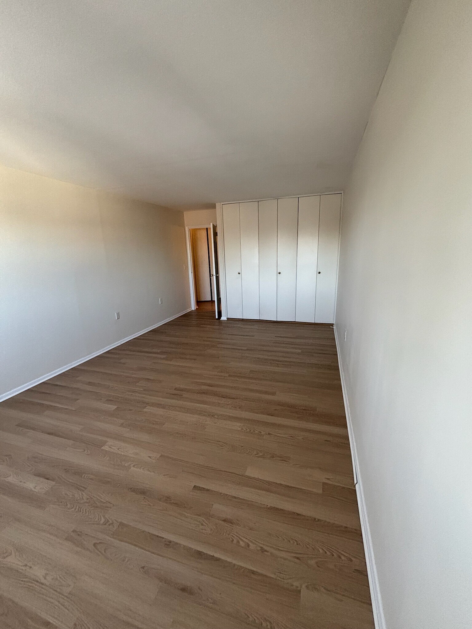 Bedroom - 887 Farmington Ave