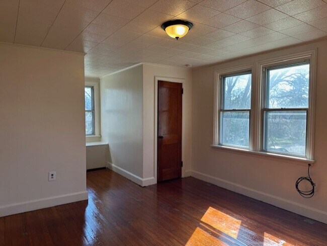 Building Photo - 219 Redwood St