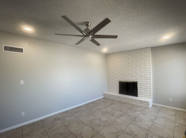 Building Photo - Freshly Updated Home In The Heart Of Tempe!