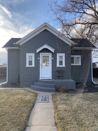 Building Photo - New renovated home close to Windsor lake!