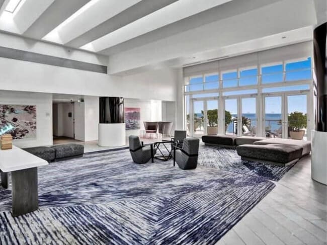 Building Photo - 3101 Bayshore Dr