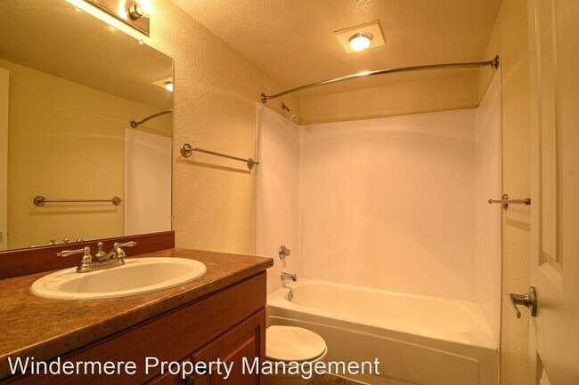 Building Photo - 2 br, 2 bath House - 15433 Country Club Dr...