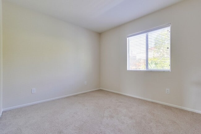 Building Photo - Gorgeous 4 Bedroom Santa Fe Hills Home With a Pool!