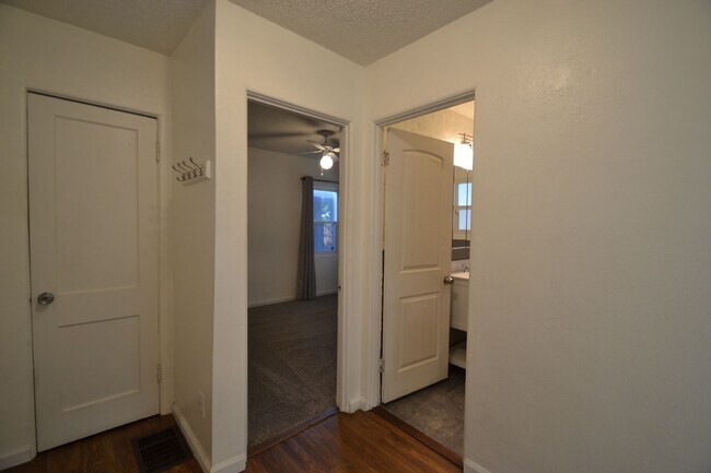 Building Photo - 322 Park Ln