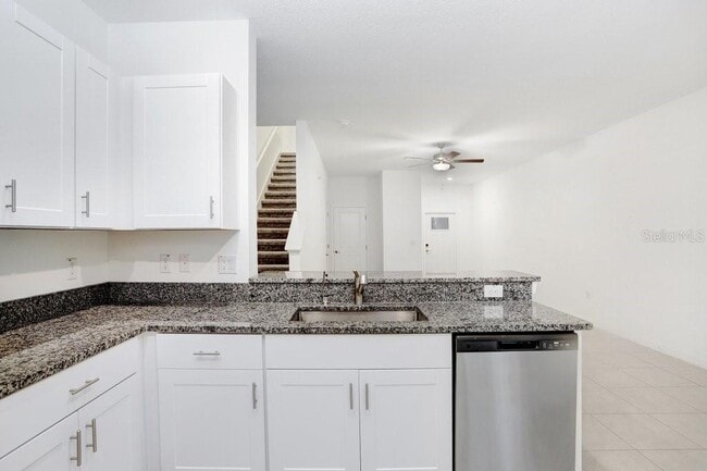 Building Photo - 6024 Shiner St