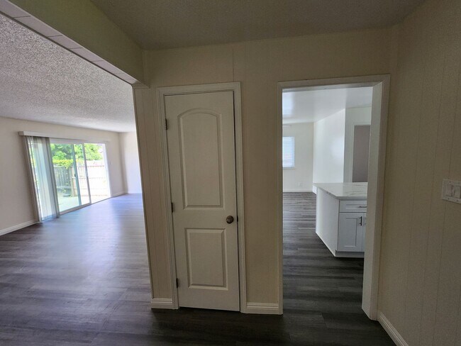 Building Photo - Newly Remodeled 3-Bedroom, 2-Bathroom Home for Rent – Los Alamitos