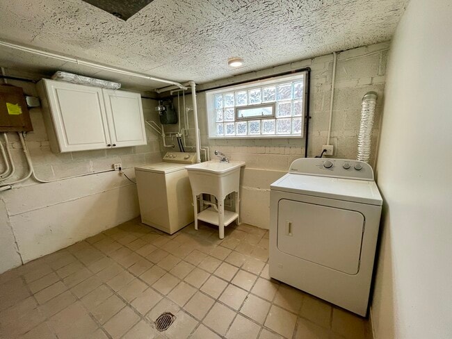 Building Photo - 7075 N Cicero Ave