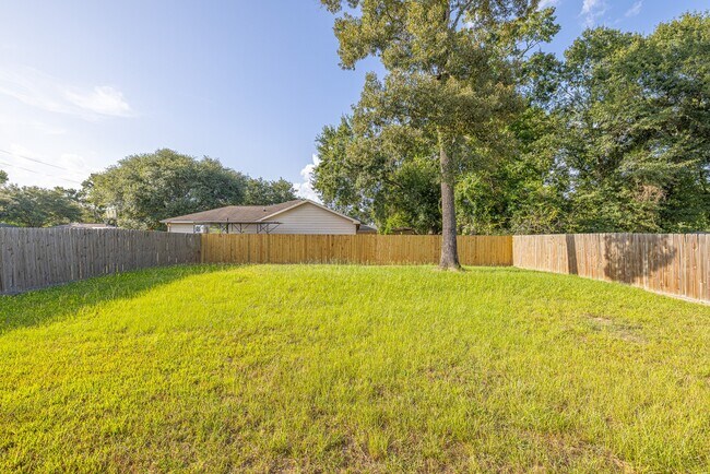 Building Photo - 16381 Many Trees Ln